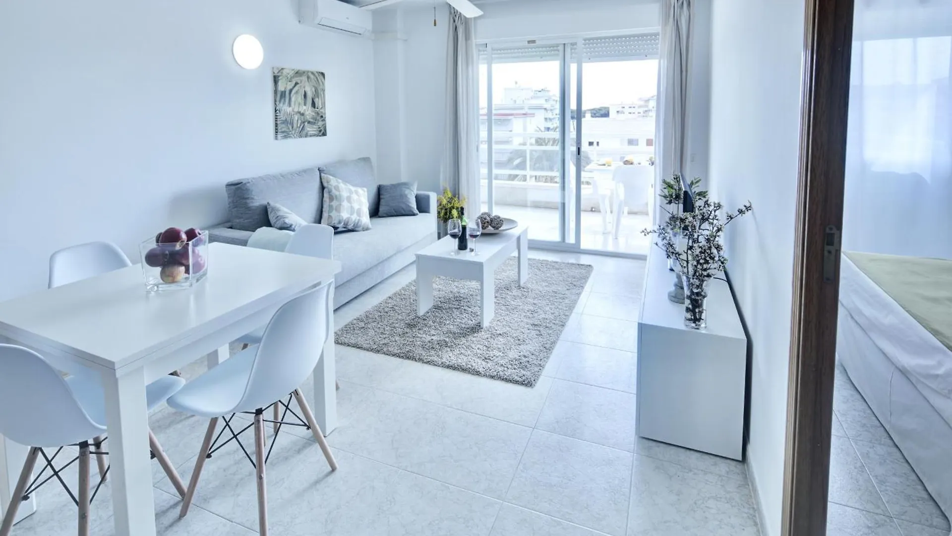 Aquamarina Apartments La Pineda 0*,